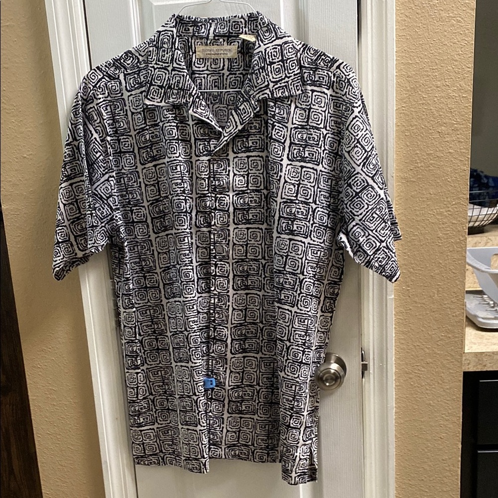 Men's Black and White Patterned Shirt EUC